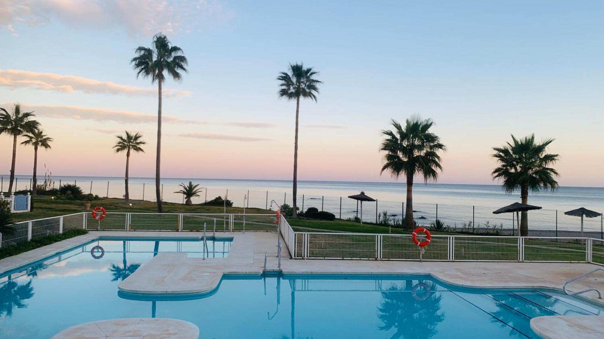 First Line Beach-amazing Seaview - La Duquesa-estepona Apartment